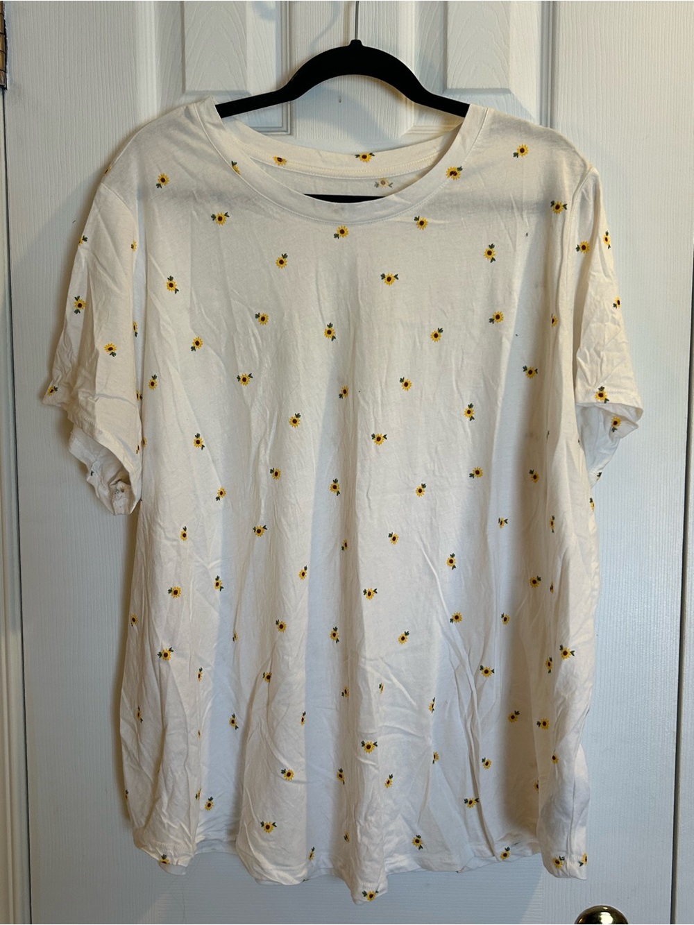 Old Navy White Tee with Tiny Yellow Sunflower Motif - 100% cotton, size 3X